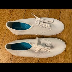 City Sneaks Canvas White Sneakers 5.5